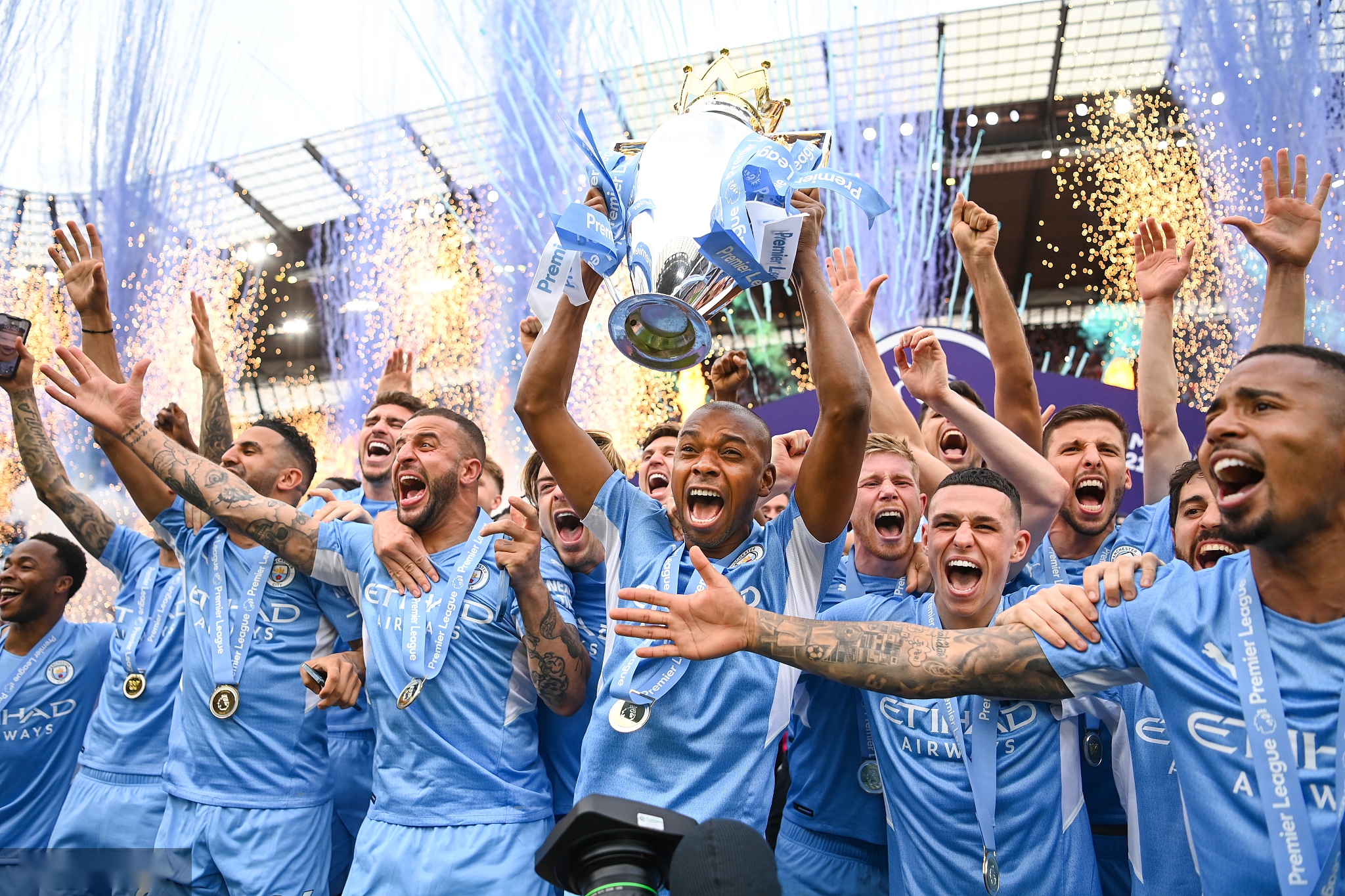 着球队的整 着球队的整